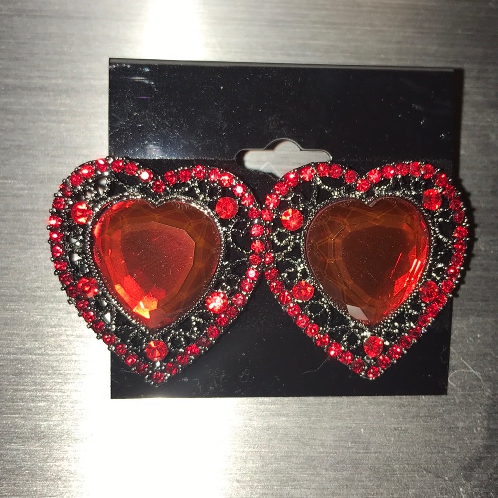 NWOT-Valentine’s Red Rhinestone Heart Earrings